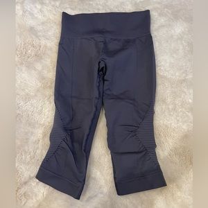 Lululemon crops. Size 6. Excellent condition. Blueish Grey.